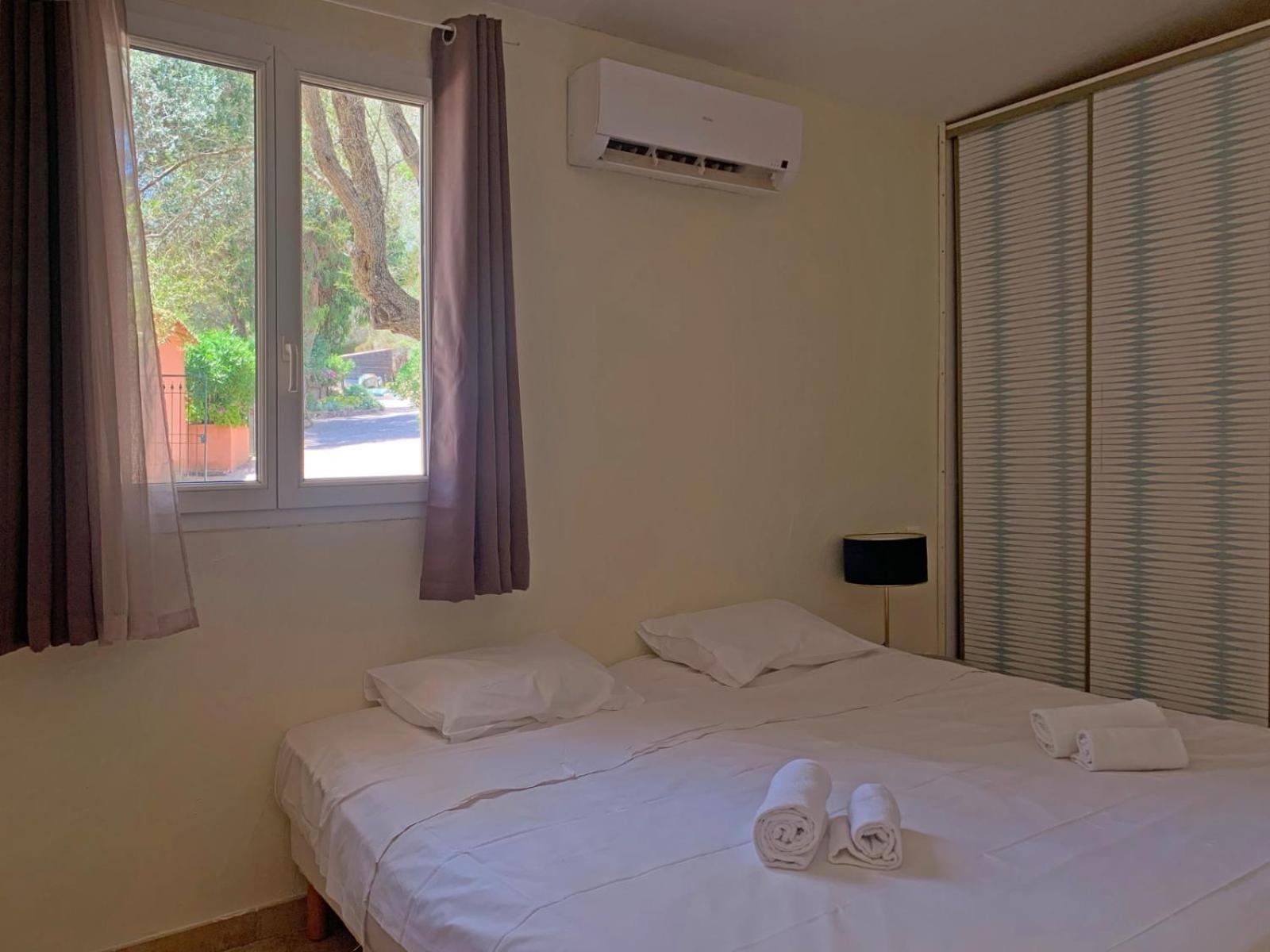 Hotel Maora Village Бонифачо Экстерьер фото