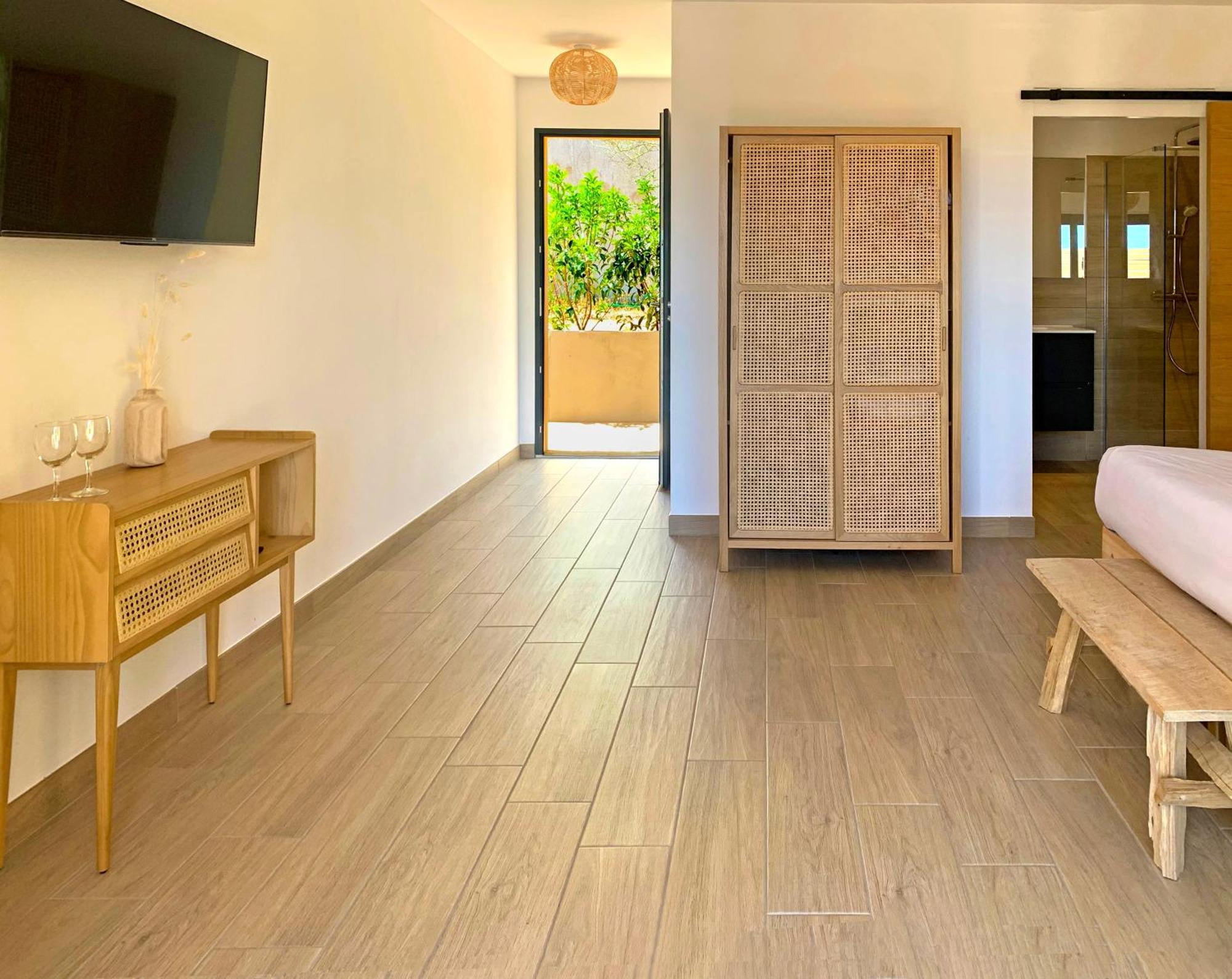 Hotel Maora Village Бонифачо Экстерьер фото